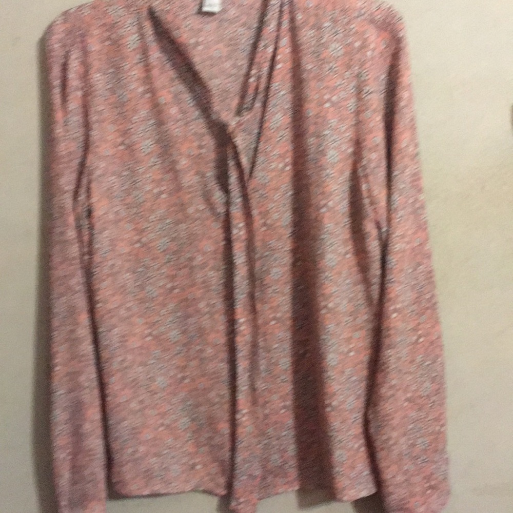 Forever 21 Rose Shirt with a tie in front. L NWOT